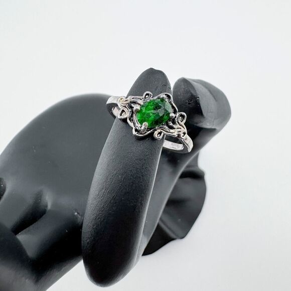 Vintage Emerald Rhinestone Filigree Ring Art Deco Gatsby Glamour Timeless - Picture 1 of 6